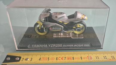 Modellino Yamaha YZR250 