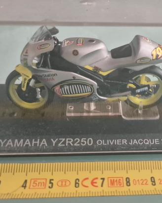 Modellino Yamaha YZR250 