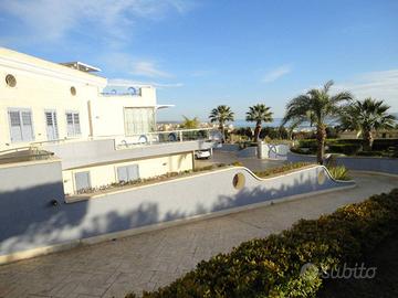 Villa di 500 m² con più di 5 locali a Scicli