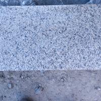 Pavimento da esterno in granito bianco sardo