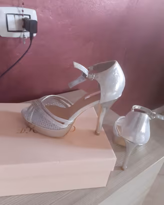 Sandali argento con plateau