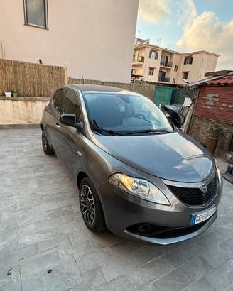 Lancia yplsion hybrid 70cv  2021
