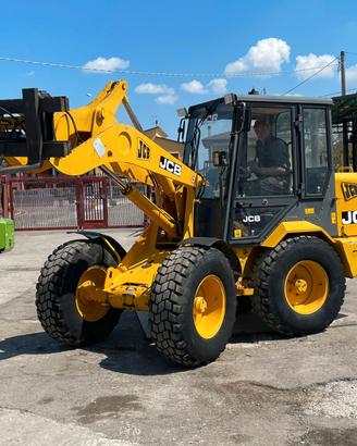 P38 Pala gommata JCB 406 targata