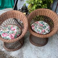 Due sedie in vimini una botte 2 bauli