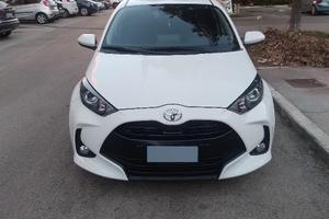 toyota  yaris  2023