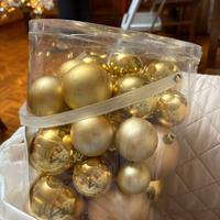 Scatola di palline dorate nuove 