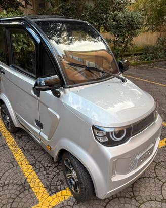 Minicar elettrica Urban con volante NO PATENTE
