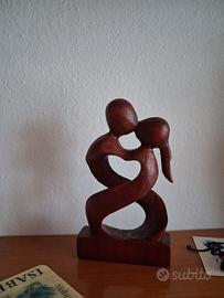 statuetta innamorati