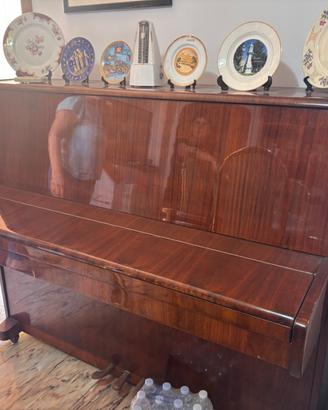 Pianoforte con sgabello in noce