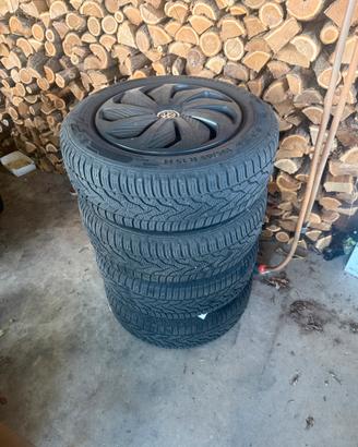 Gomme 4 stagioni 195/65 R15 + cerchi in acciaio VW