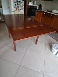 TAVOLO CON 6 SEDIE