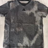 T-shirt Adidas originale 10-12 anni pari nuovo