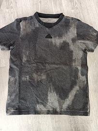T-shirt Adidas originale 10-12 anni pari nuovo