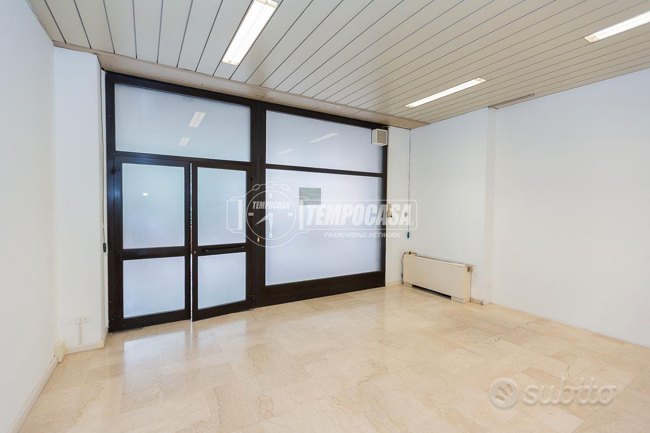 Ampio ufficio ristrutturato con ingresso indipende - Vista 4