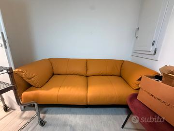 Divano in pelle NUOVA
