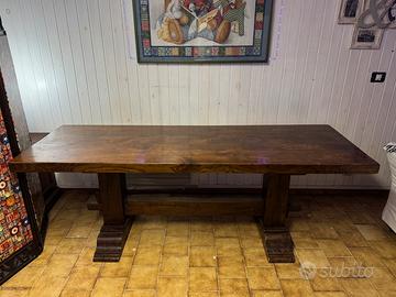 Tavolo in legno massello stile rustico