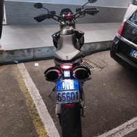 Moto tenuta da.amatore