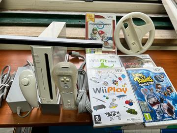 Nintendo Wii completa di tutto , volante 5 giochi