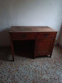 scrivania in legno