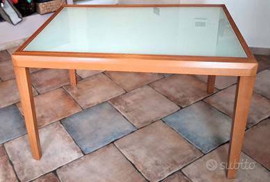 TAVOLO ALLUNGABILE IN LEGNO E VETRO