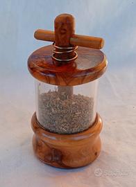 macina erbe o spezie in legno d'ulivo 