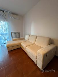 Divano con chaise longue