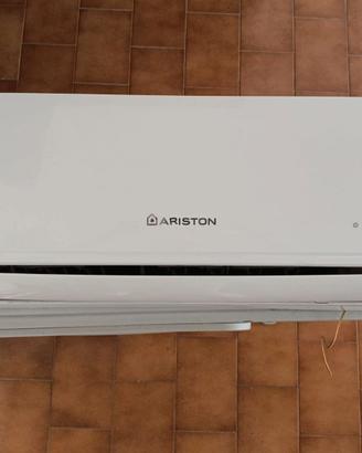 Condizionatore Ariston unità interna+esterna