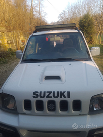 Fuoristrada Suzuki Jimmy