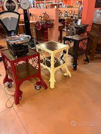 Tavolini restaurati con ruote per affettatrice
