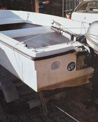 barca a motore comprensiva di carrello 