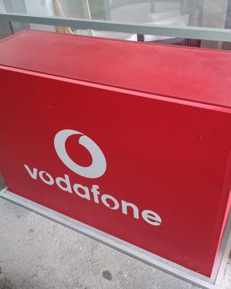 Vetrina esposizione telefonini Vodafone