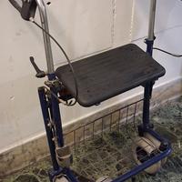 deambulatore con seduta pieghevole