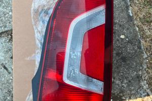 Faro posteriore dx volkswagen up