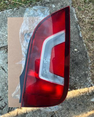 Faro posteriore dx volkswagen up