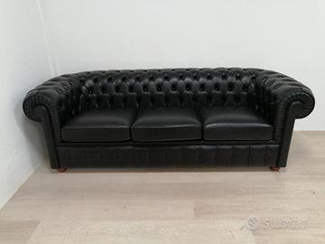 Divano Chesterfield nero