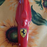 Scatola Ferrari astuccio portapenna in metallo.