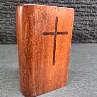 Antico reliquiario porta rosario in legno a forma 