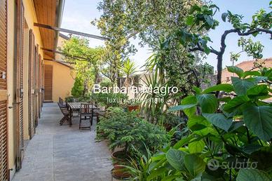 Attico / Mansarda di 245 m² con più di 5 locali a 