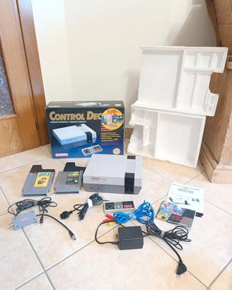 Nintendo NES control deck con box e giochi