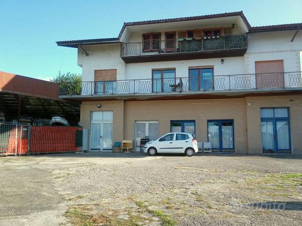 MUGGIA STR PER S. BARBARA LOC COMMERCIALE CON PIAZ