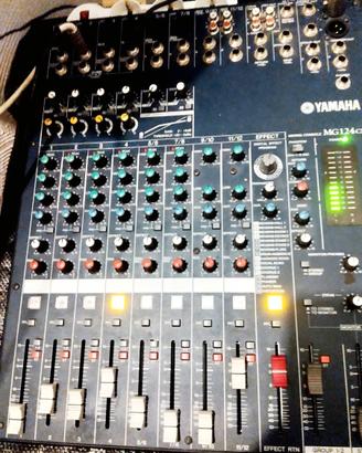 Mixer Yamaha MG 124 CX,  4 Mic. + Phantom,12 canal