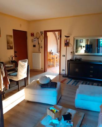 Ampia camera con bagno privato a vittuone