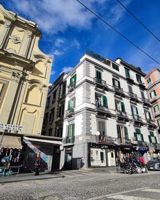 4 LOCALI A NAPOLI