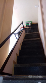 Magazzino con serranda elettrica