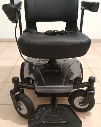 Carrozzina elettrica per disabili e anziani