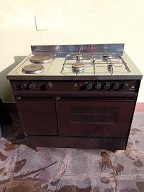 cucina a gas ed elettrica con forno elettrico 