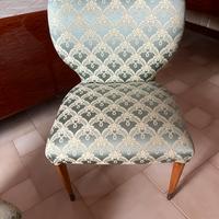 Due poltroncine con sgabello