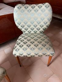 Due poltroncine con sgabello