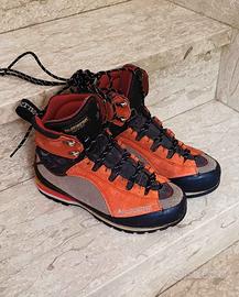 Scarponi da trekking: La Sportiva, n.38