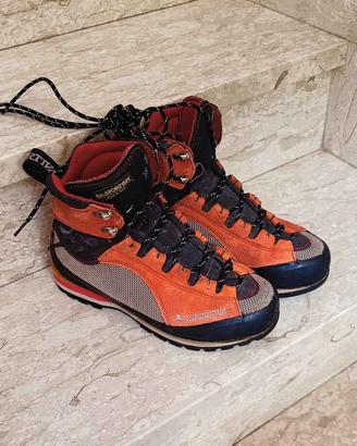 Scarponi da trekking: La Sportiva, n.38